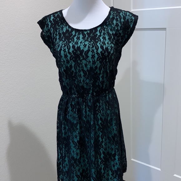 BeBop Lace Dress - Picture 3 of 15